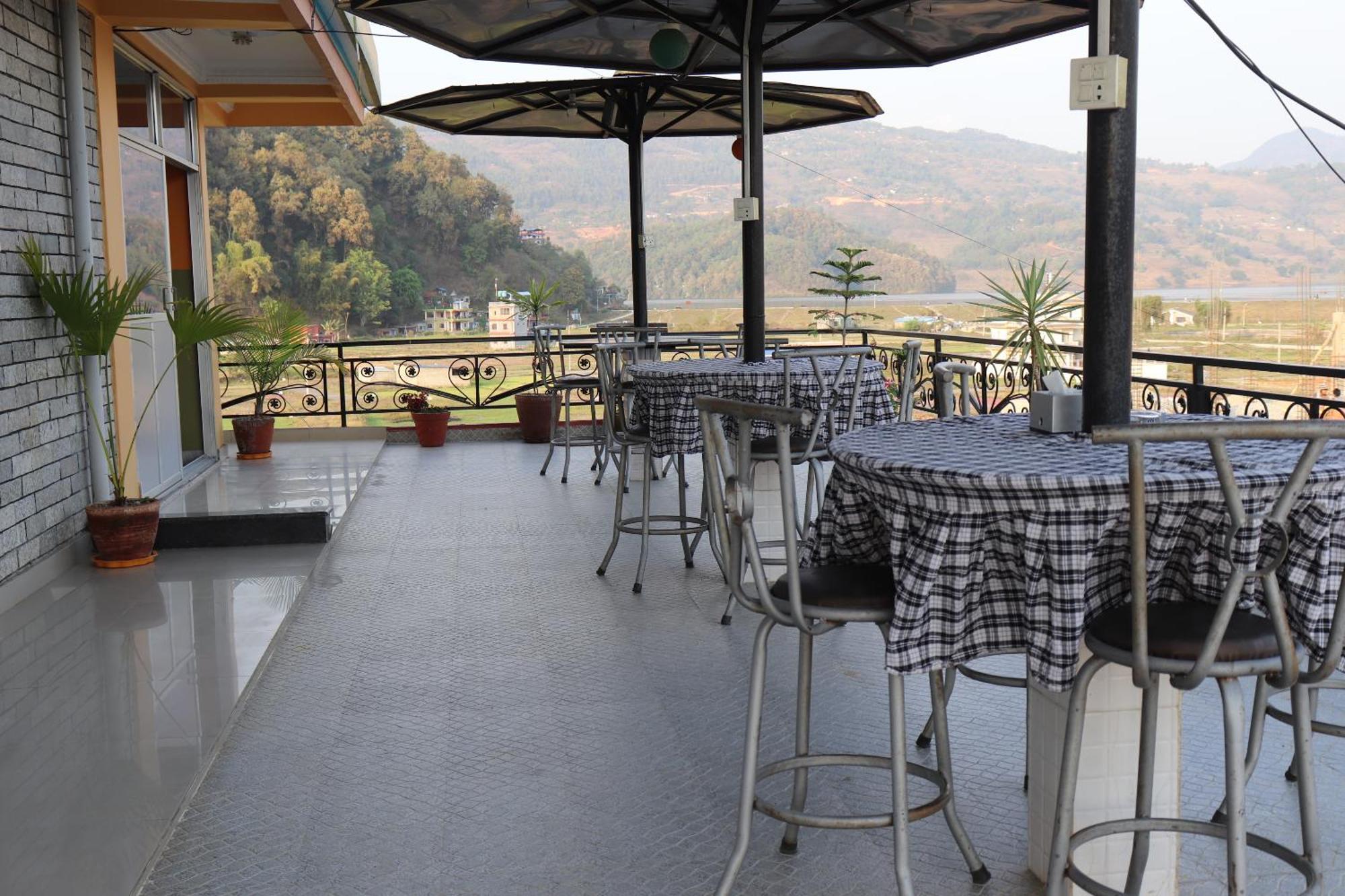 Hotel Young'S Stupa Ranipauwa 외부 사진