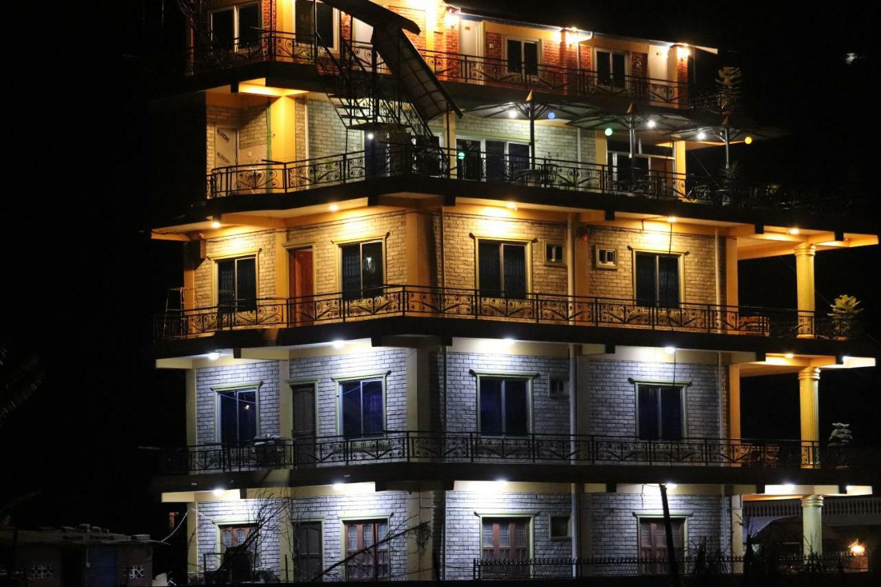 Hotel Young'S Stupa Ranipauwa 외부 사진