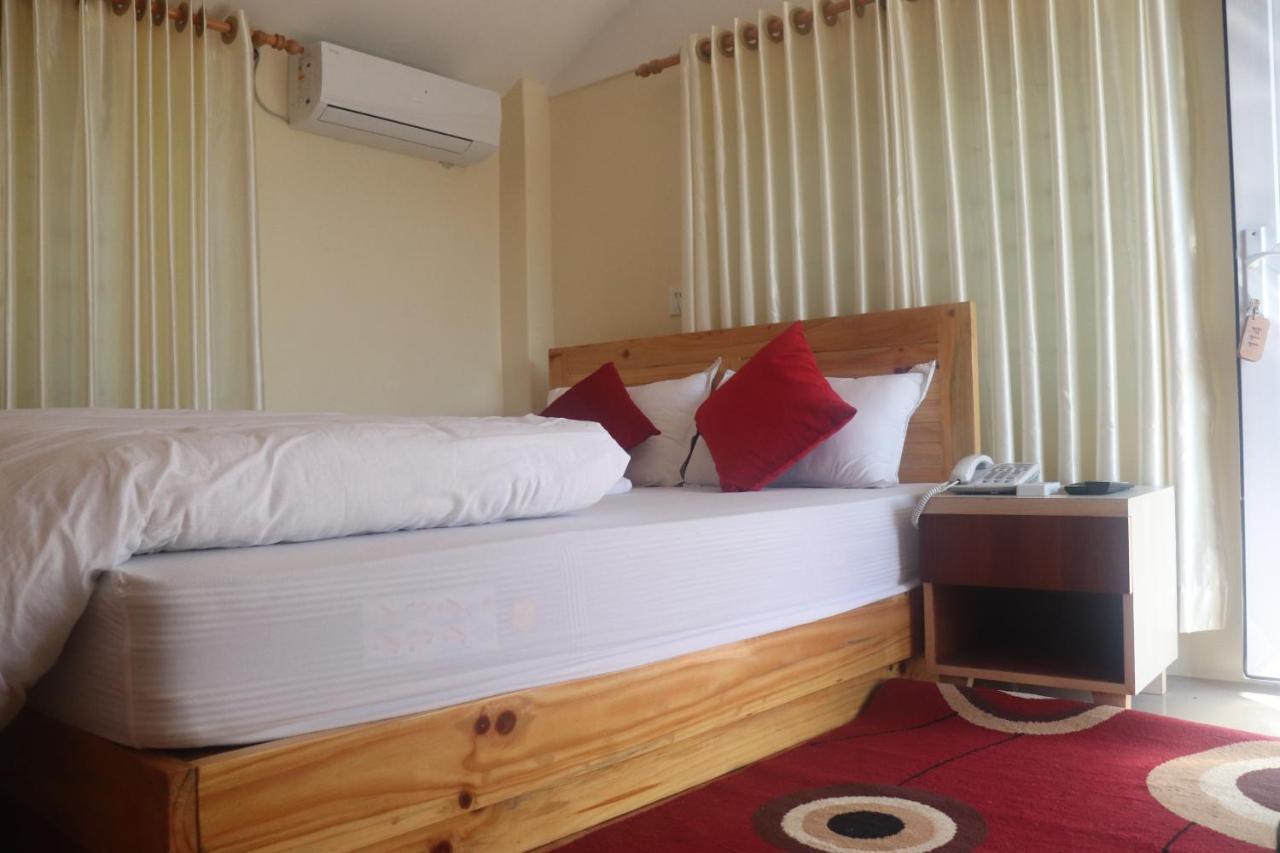 Hotel Young'S Stupa Ranipauwa 외부 사진